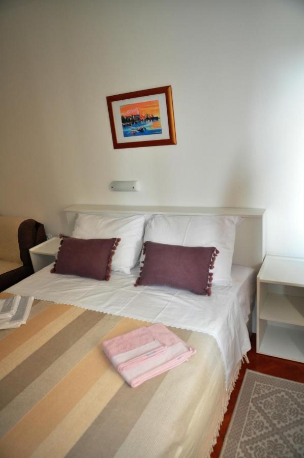 Rose Rooms At Island Of Rab Banjol Exterior photo